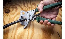 Ratchet cable cutter