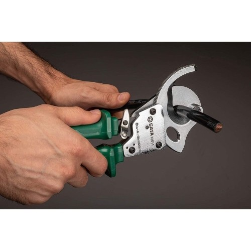 Ratchet cable cutter