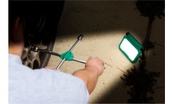 Šviestuvas nešiojamas COB LED (20W) (įkraunamas)