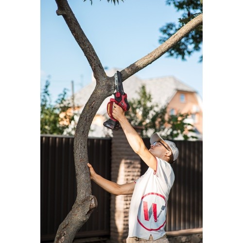 Li-ion Cordless Hand Saw 20V in plastic box