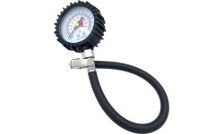 Tire inflating gun with manometer