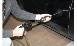 Pneumatic dent puller with suction cups