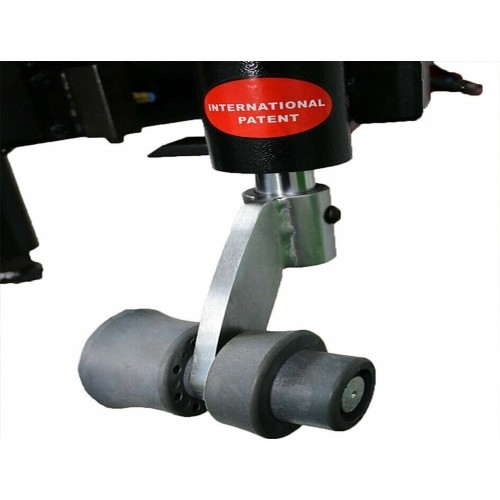 Tyre changer with pneumatic help arm system