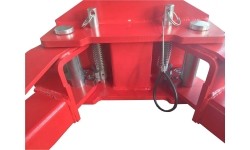 Hidraulinis dviejų kolonų keltuvas su mechaniniais saugumo fiksatoriais 4t 380V, (3 pakopų letenos)