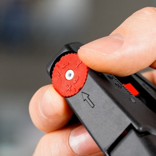Self adjusting insulation stripper (0.03–10.0 mm²) 200mm KNIPEX