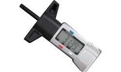 Tire tread depth gauge digital