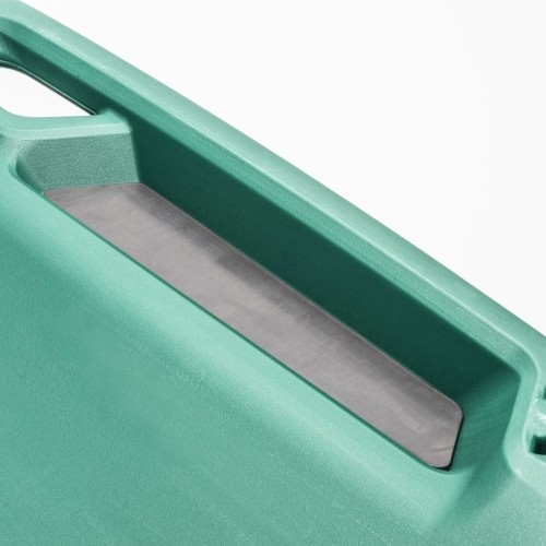 Plastic creeper with magnetic trays