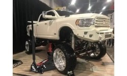 Hydraulic floor jack 3t. Low profile