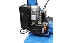 Ratų montavimo staklės sunkvežimiams