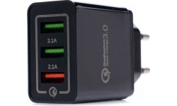 USB charger with fast charge port 220V, 2x2.1A 1xQC3.0