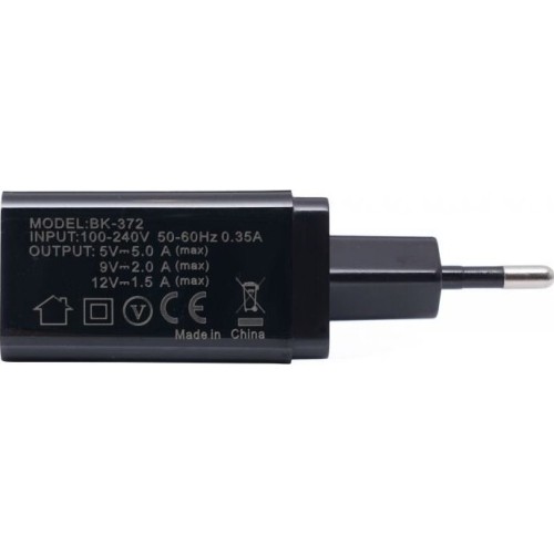 USB charger with fast charge port 220V, 2x2.1A 1xQC3.0