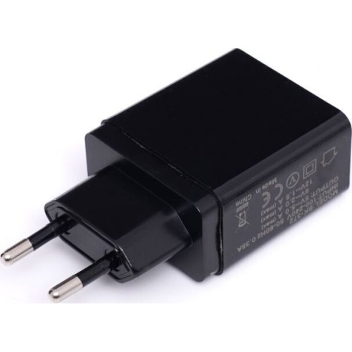 USB charger with fast charge port 220V, 2x2.1A 1xQC3.0