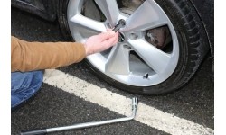 Wheel nut cap removal tool